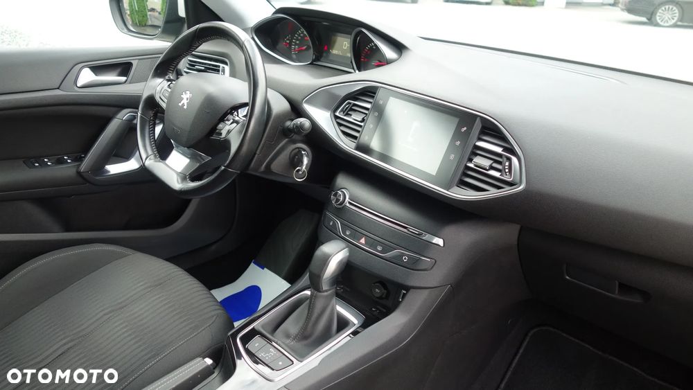 Peugeot 308 SW BlueHDi 120 EAT6 Stop & Start Allure - 32