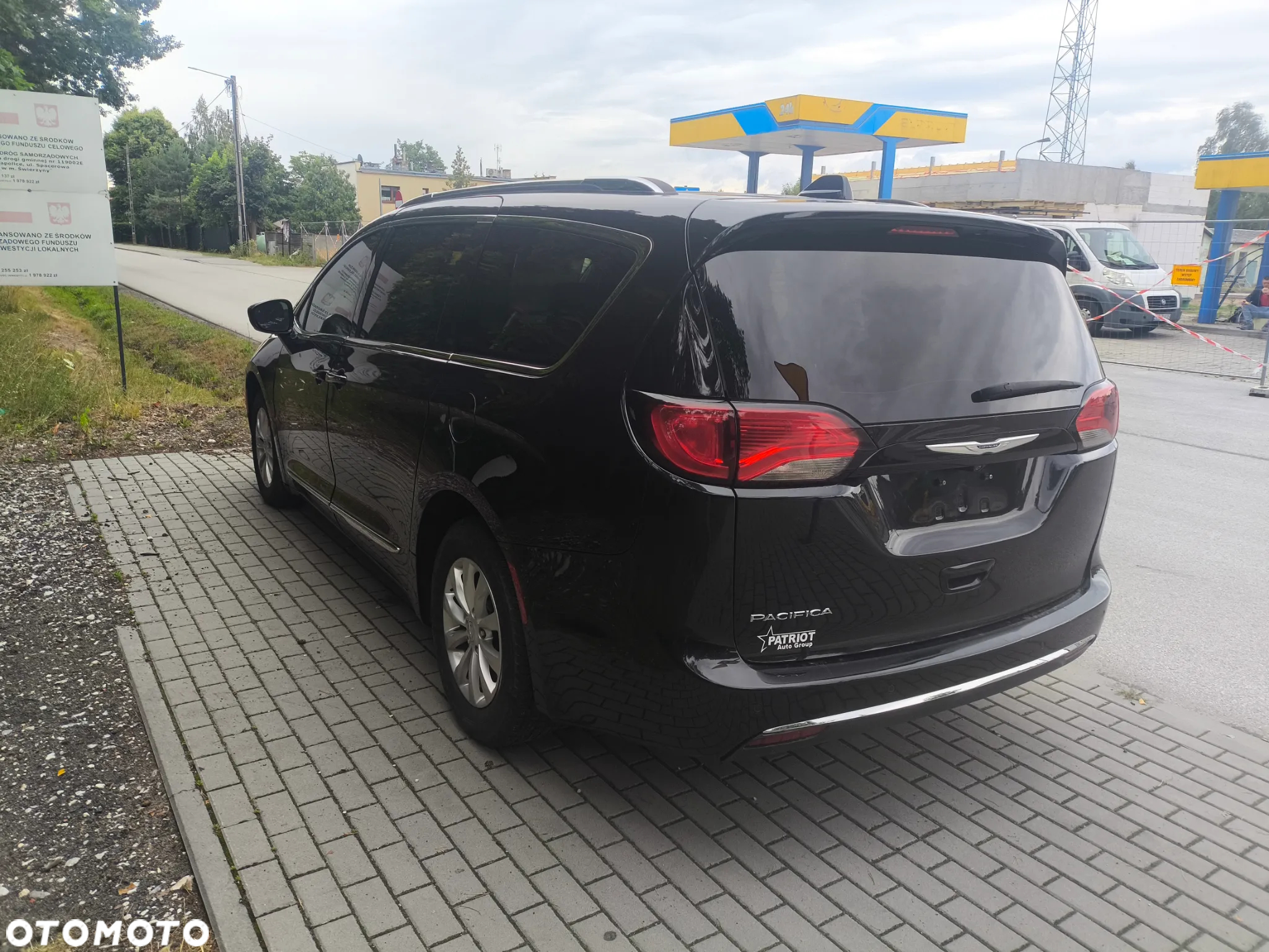 Chrysler Pacifica - 8
