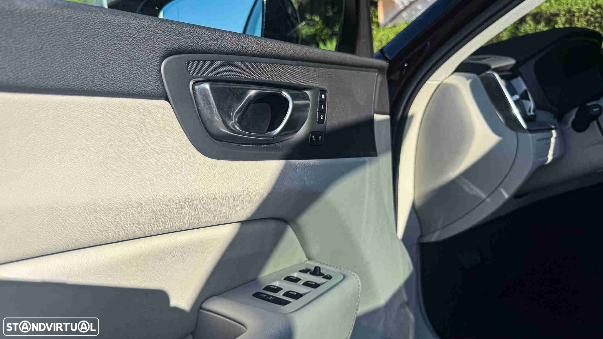 Volvo XC 60 2.0 T6 PHEV Plus Bright AWD - 10