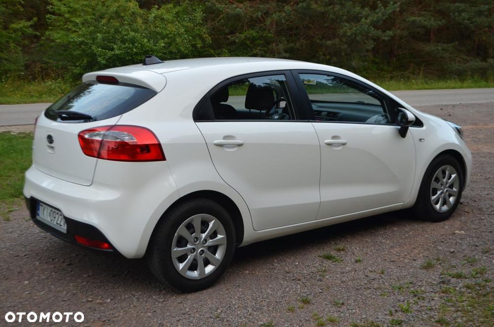 Kia Rio 1.2 L - 12