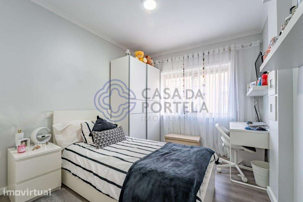 Excelente apartamento renovado com lugar de garagem e arrumo - Grande imagem: 5/25