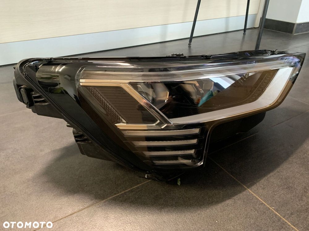 Lampa prawa AUDI ETRON E-TRON 4KE - 3