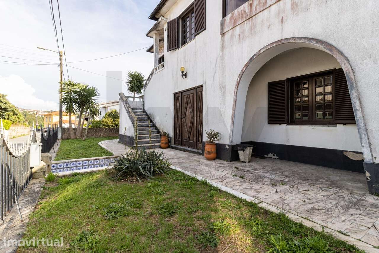 Moradia Isolada com 1.600 m2 – Excelente Potencial para Investimento o - Grande imagem: 3/25