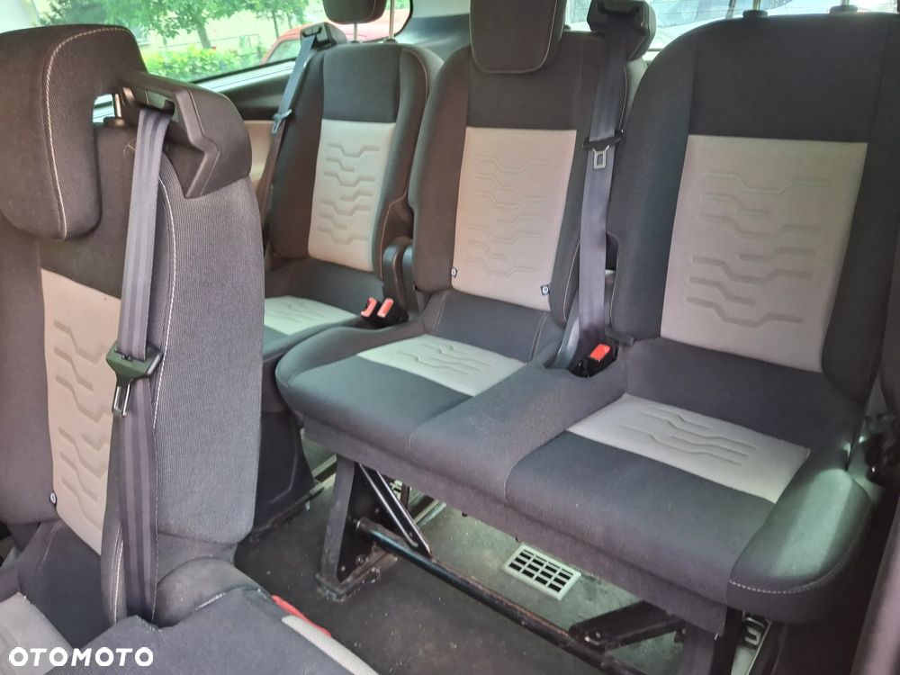 Ford Tourneo Custom - 12