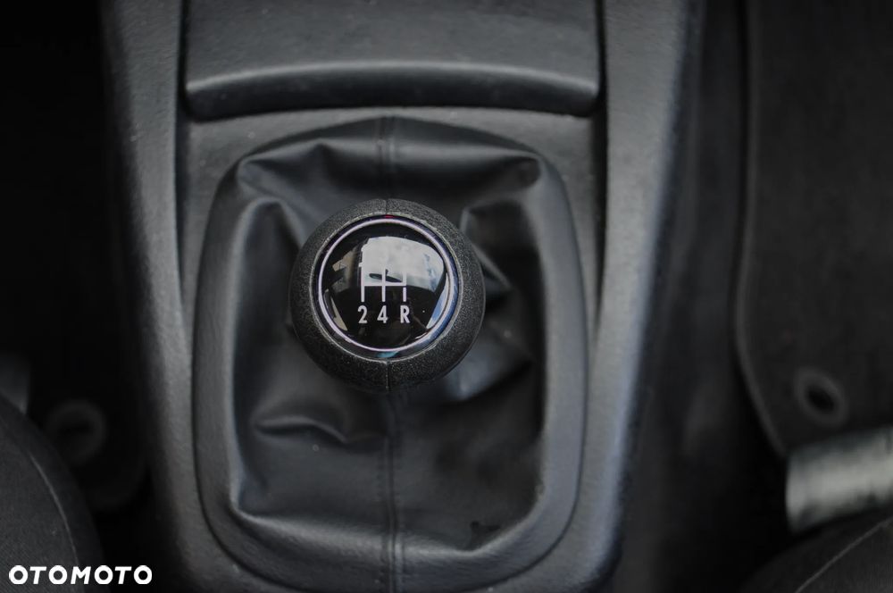 Volkswagen Passat 1.6 Comfortline - 17