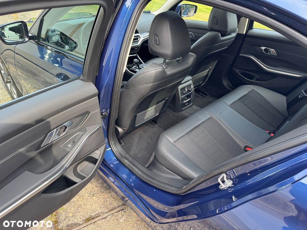 BMW Seria 3 318i Sport Line sport - 19