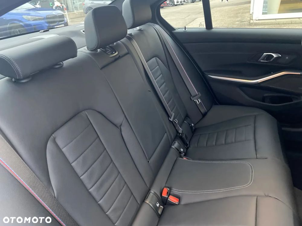 BMW Seria 3 330d xDrive mHEV M Sport - 12