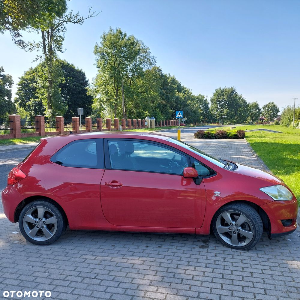 Toyota Auris 2.2 D-4D D-CAT - 1