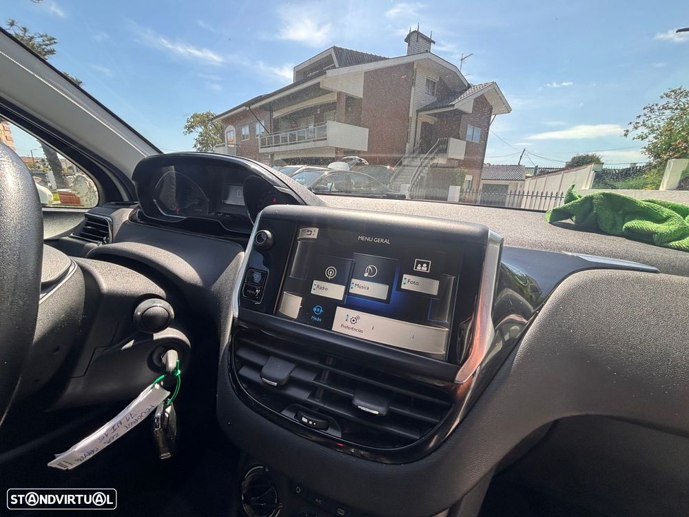 Peugeot 208 1.4 HDi Allure - 16