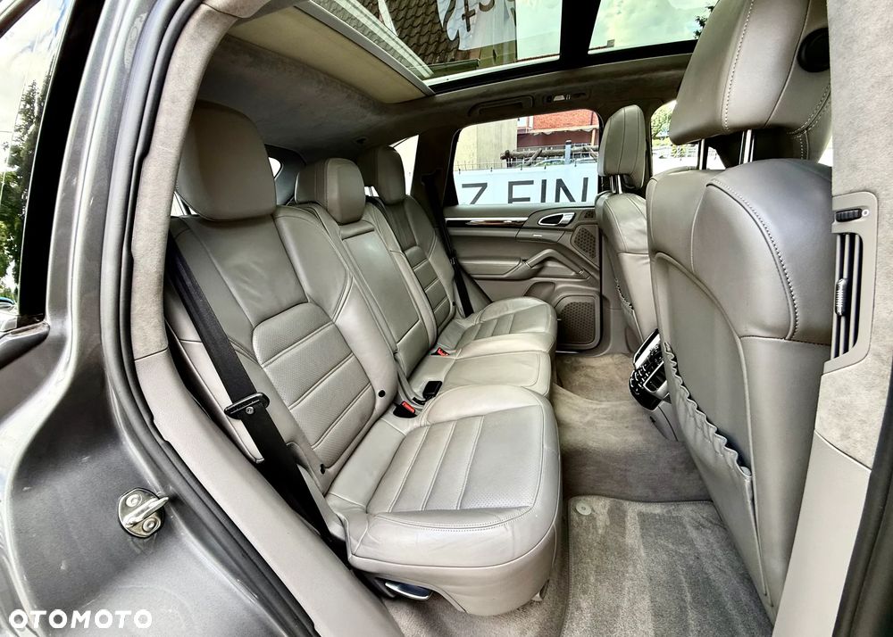 Porsche Cayenne Turbo - 11