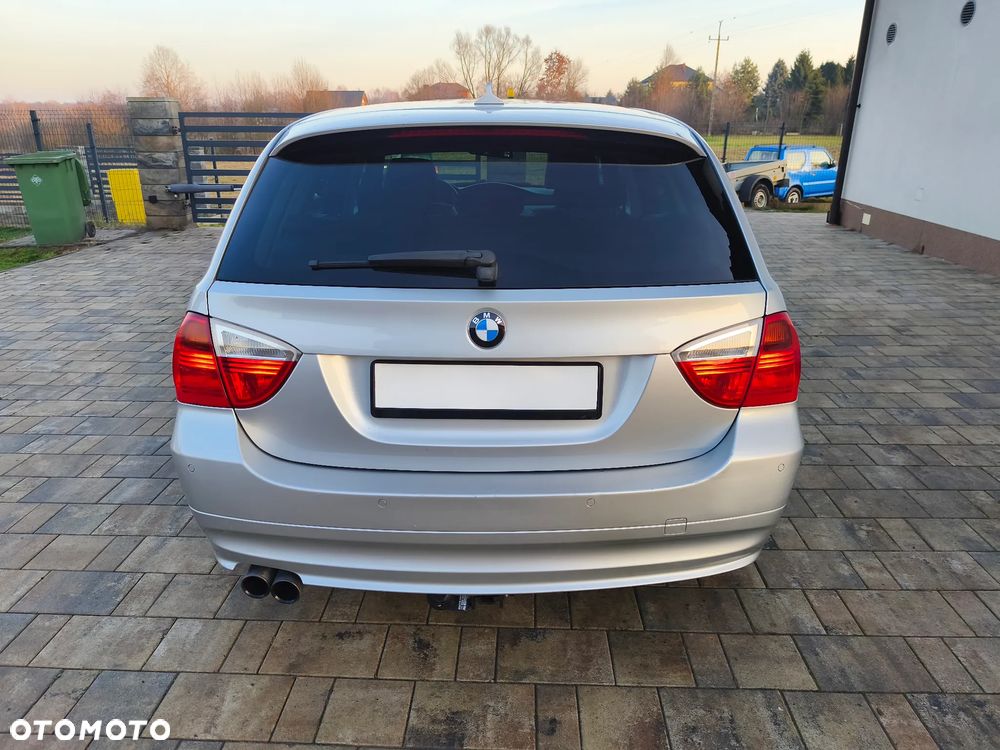 BMW Seria 3 330i - 7