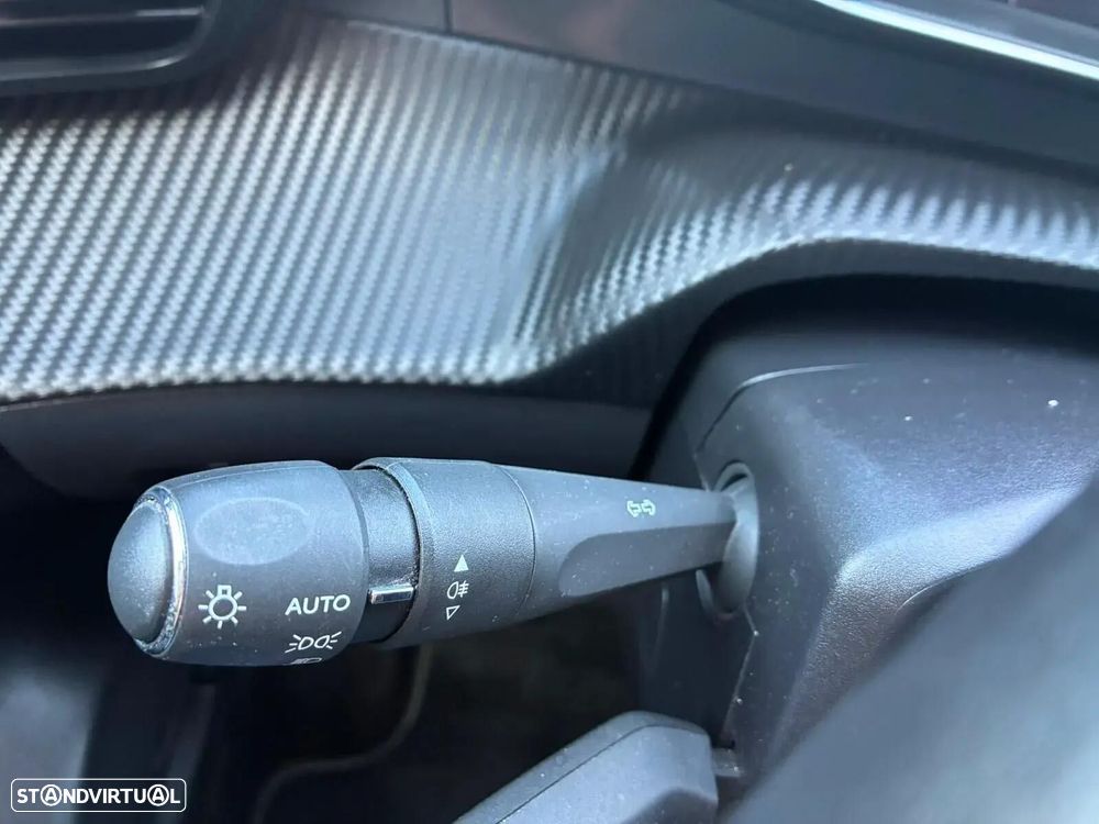 Peugeot 208 - 14