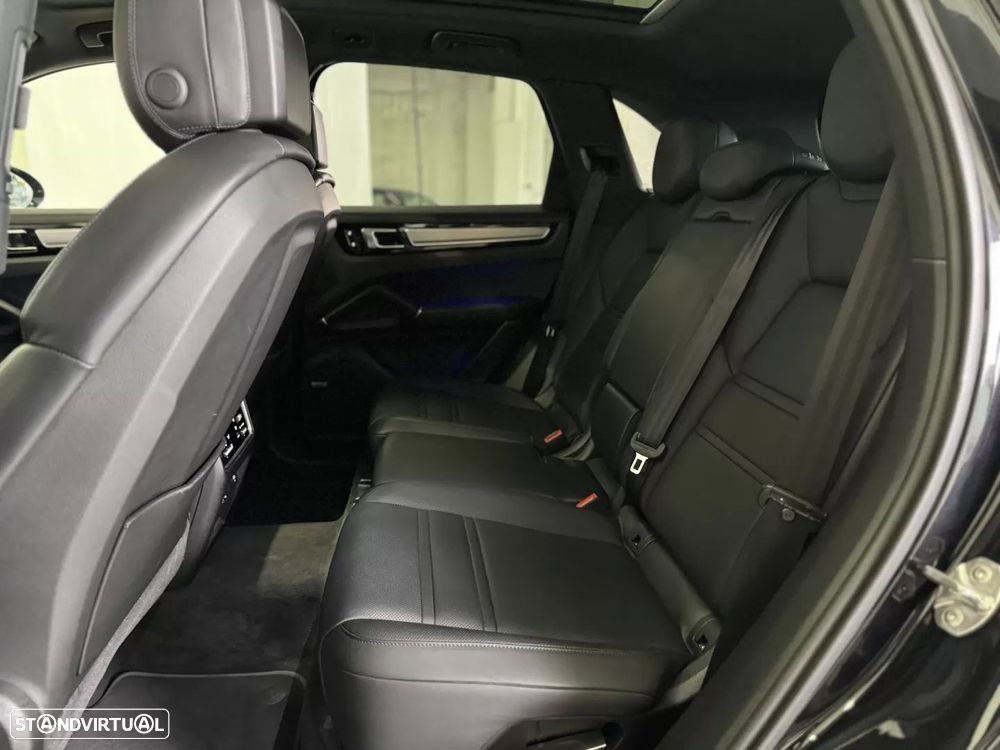 Porsche Cayenne Platinum Edition - 25