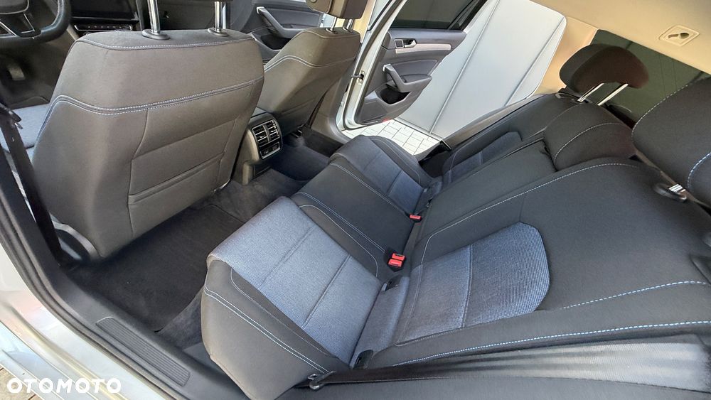 Volkswagen Passat - 21