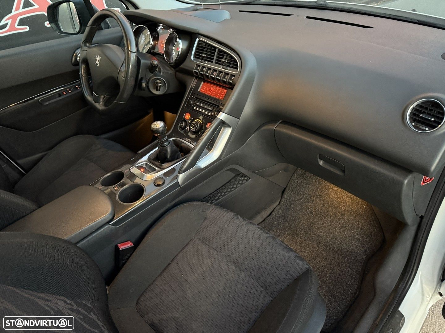 Peugeot 3008 1.6 HDi Premium - 8