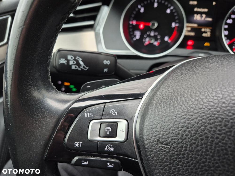 Volkswagen Passat 2.0 TDI SCR DSG Highline - 29