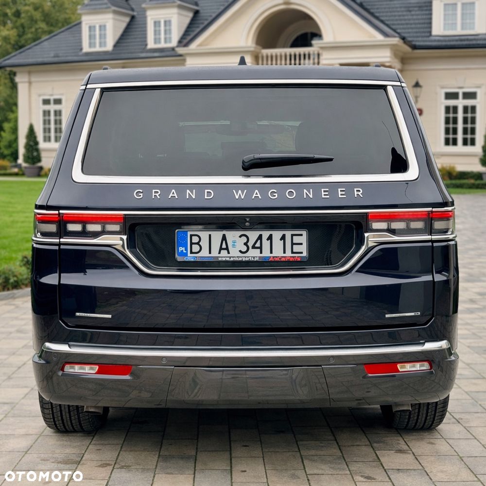 Jeep Grand Wagoneer - 6