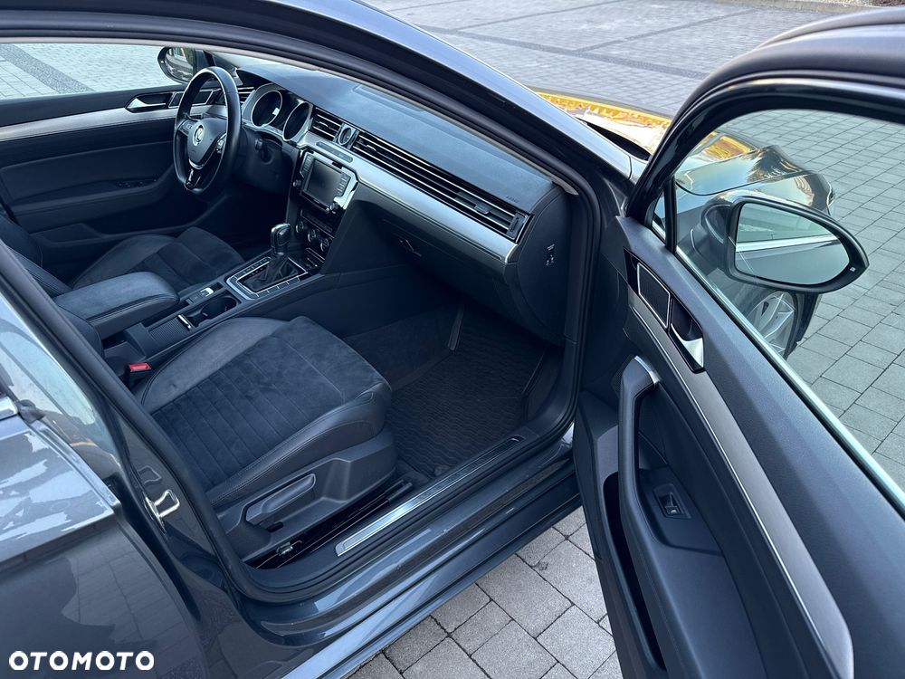 Volkswagen Passat 2.0 TDI SCR DSG 4Motion Elegance - 18