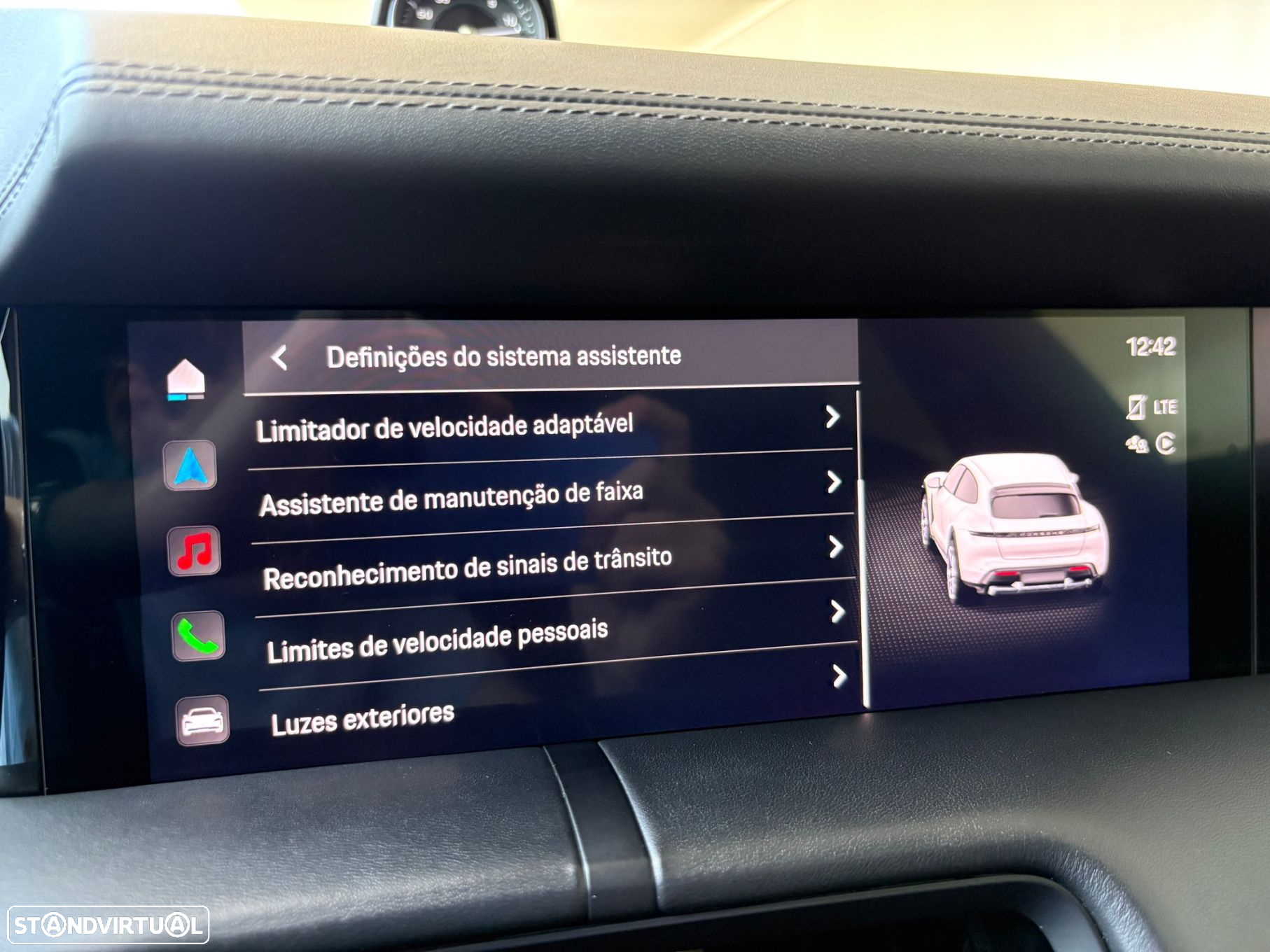 Porsche Taycan Cross Turismo 4 - 37