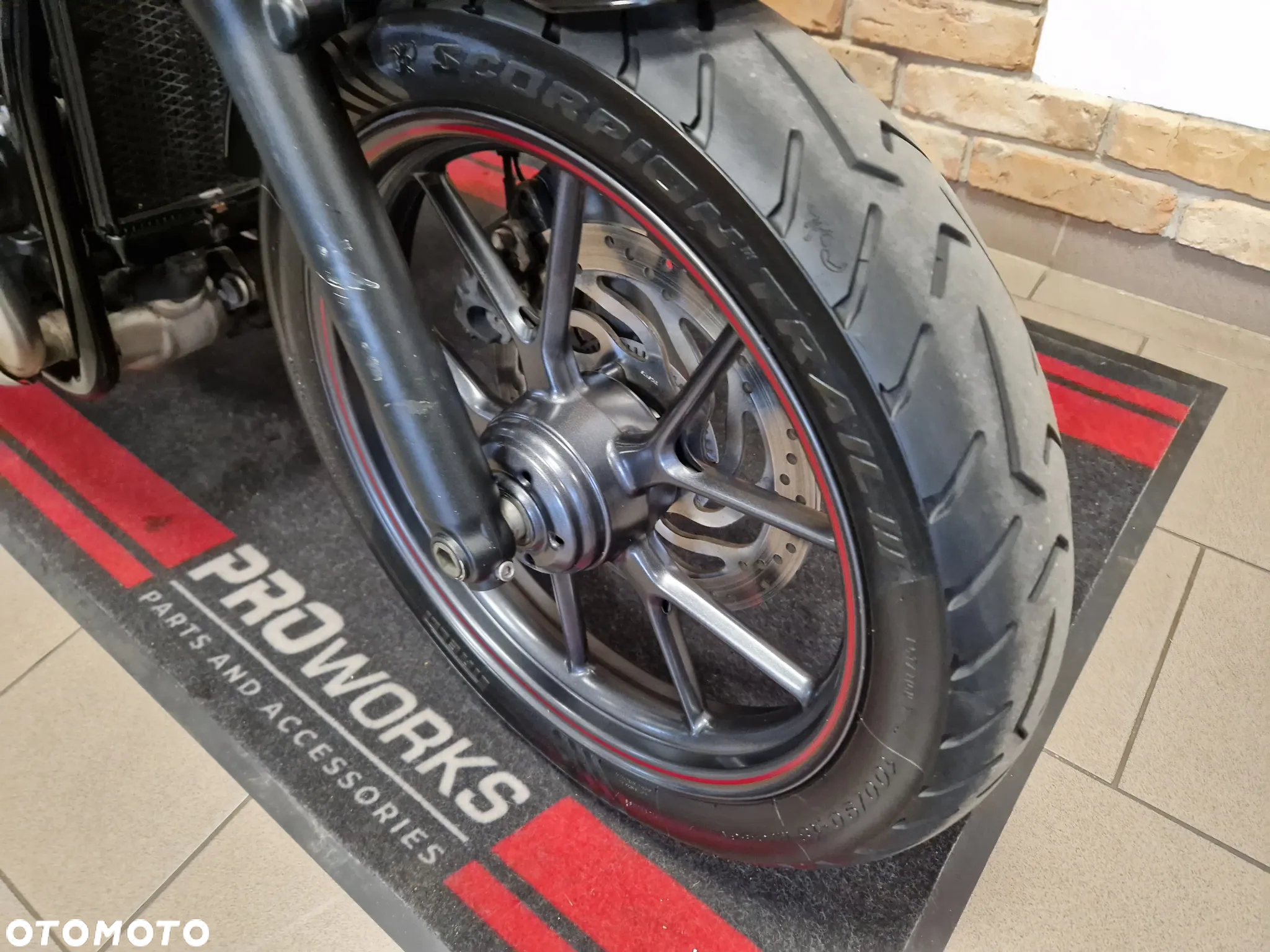 Triumph Street Twin - 35