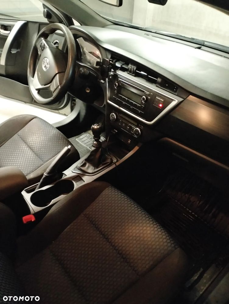 Toyota Auris 1.4 D-4D Active - 9