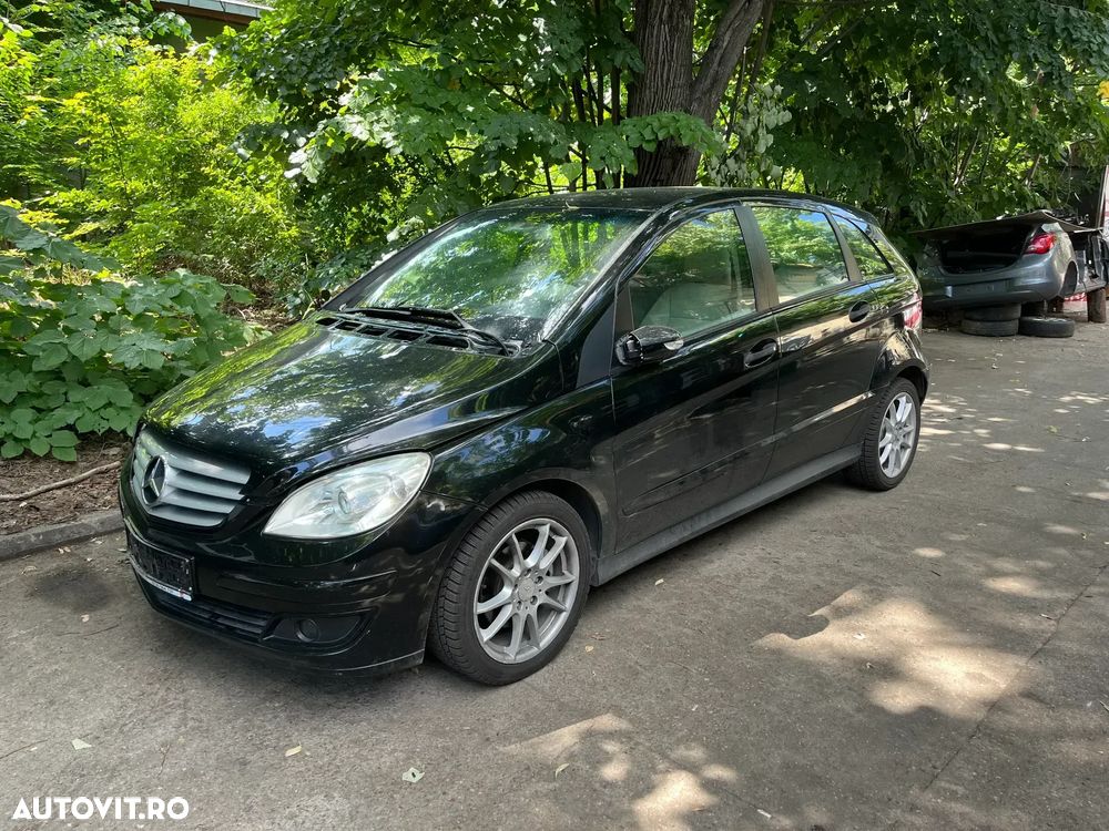 Dezmembrez Mercedes Benz B200 CDI cutie automata negru 2006 - 2