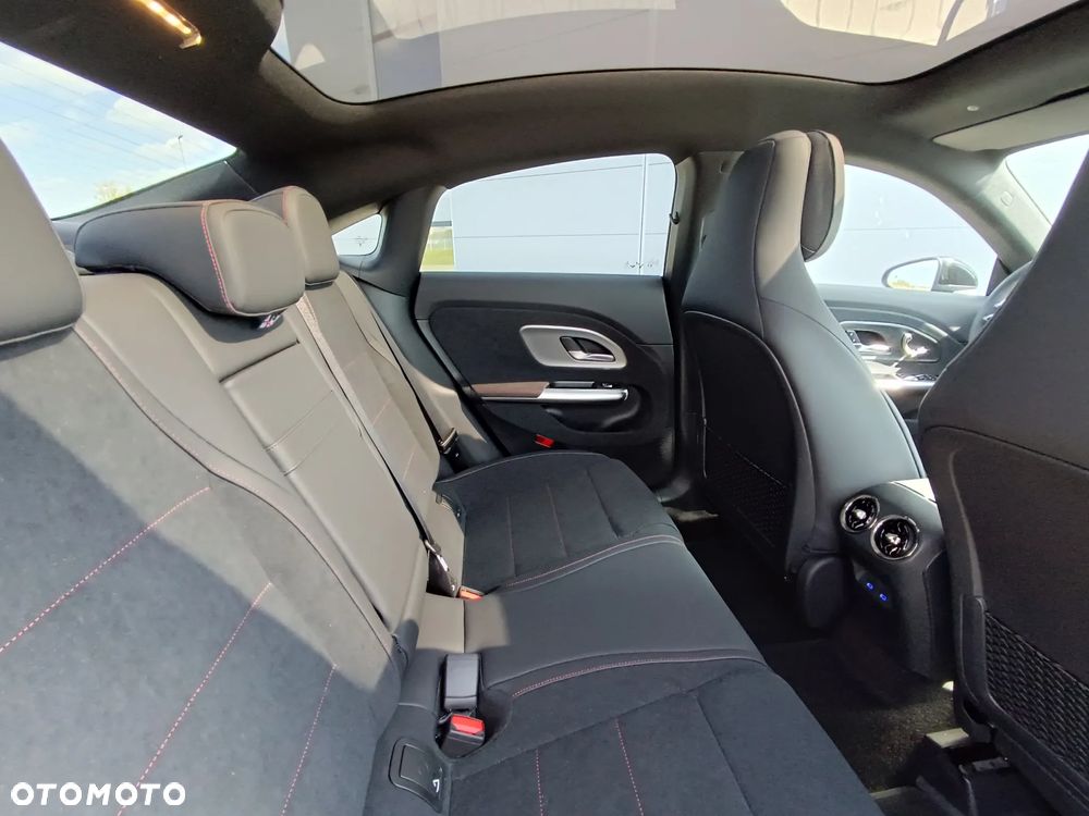 Mercedes-Benz CLA 200 mHEV 4-Matic 8G-DCT - 6