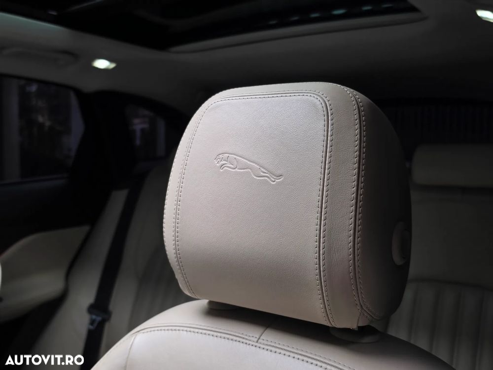 Jaguar F-Pace 20d AWD Portfolio - 33