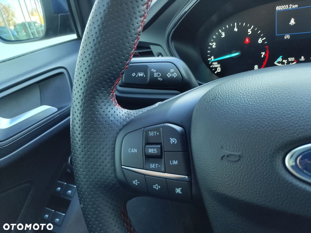 Ford Focus 1.0 EcoBoost Hybrid ST-LINE - 23