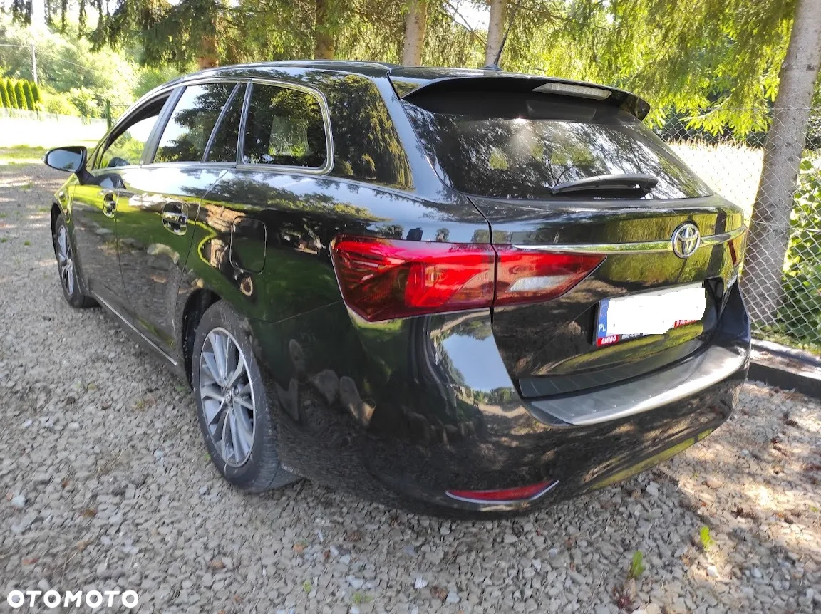 Toyota Avensis 2.0 D-4D Premium - 5