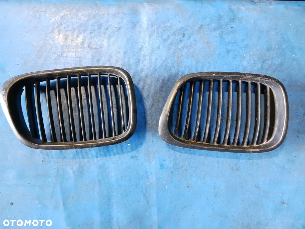 Nerki BMW 530 E39 LIFT FL polift mpakiet czarne grill atrapa maski chłodnicy lewa prawa KOMPLET - 1