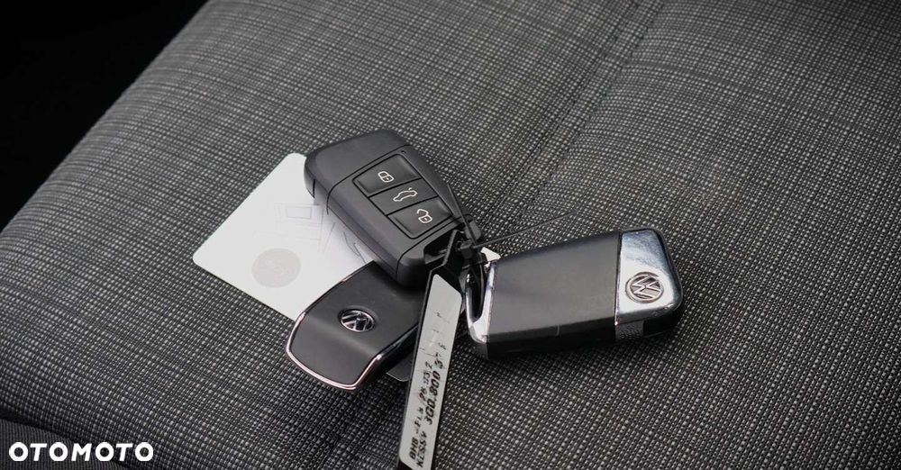 Volkswagen Passat Variant 2.0 TDI SCR DSG 4Motion Business - 38