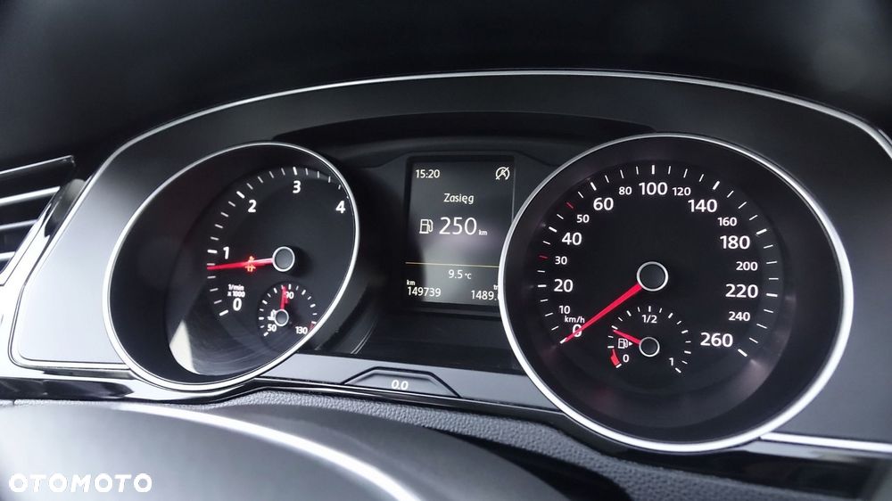 Volkswagen Passat - 34