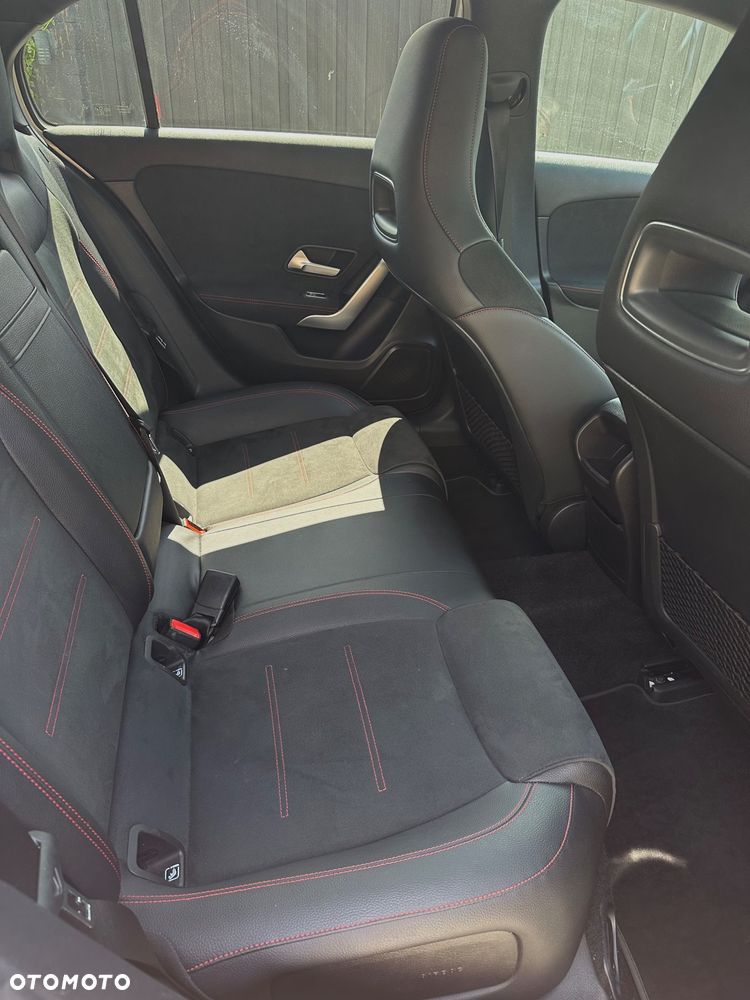 Mercedes-Benz Klasa A 220 4-Matic AMG Line 7G-DCT - 22