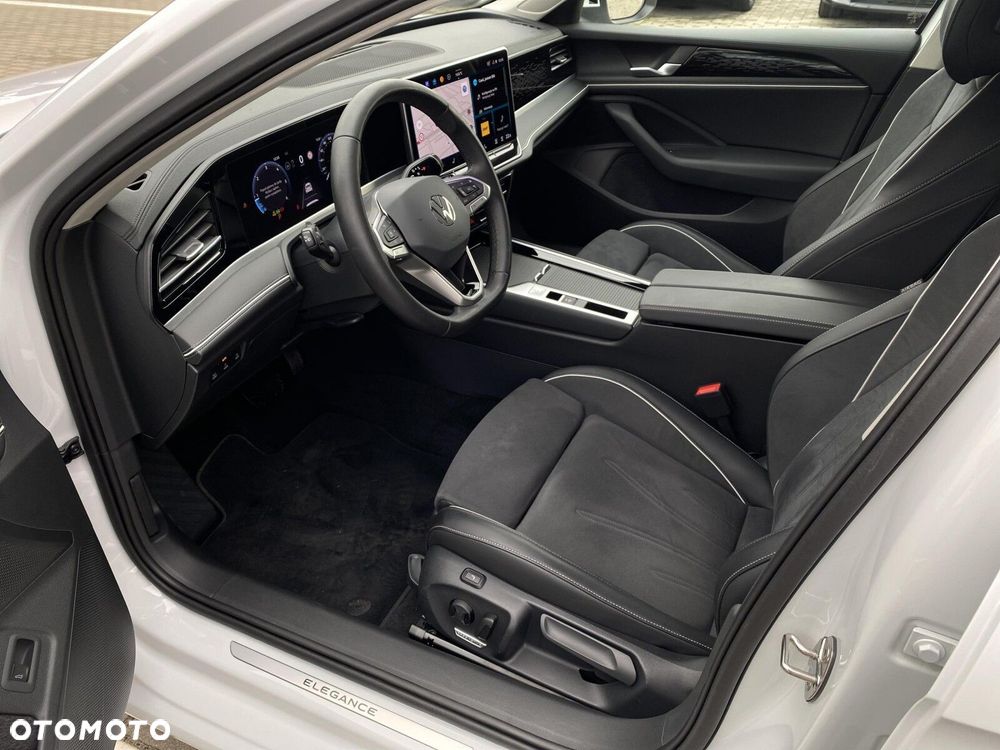 Volkswagen Passat Variant 2.0 TDI SCR 4Mot Elegance DSG - 9