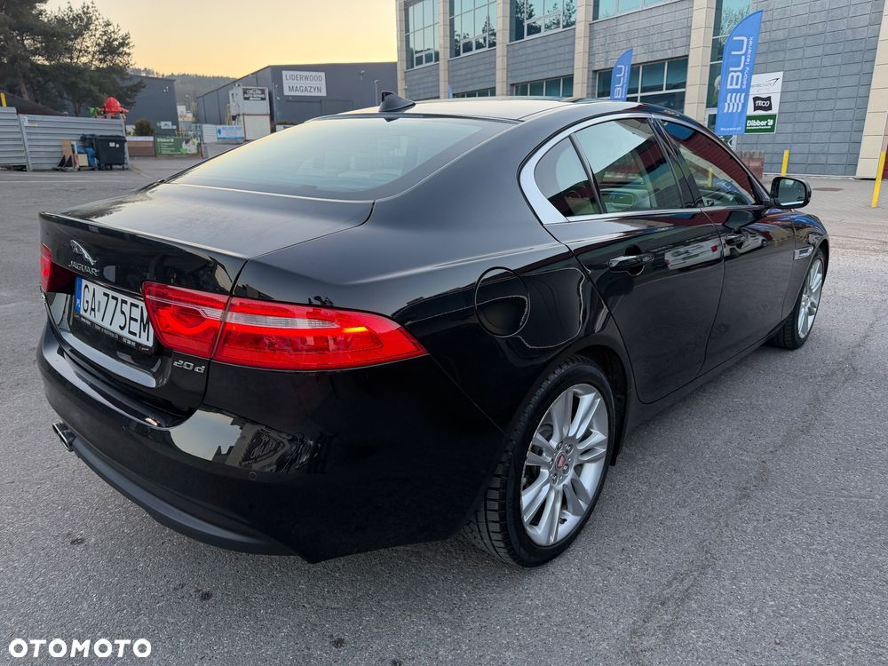 Jaguar XE 2.0 D Prestige - 4
