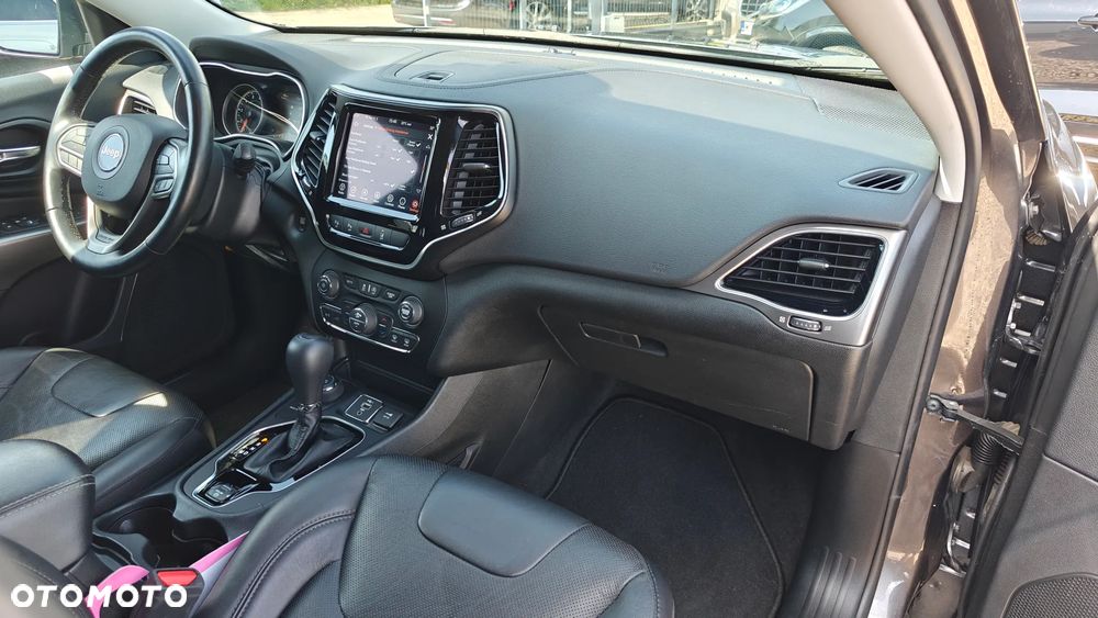 Jeep Cherokee - 13