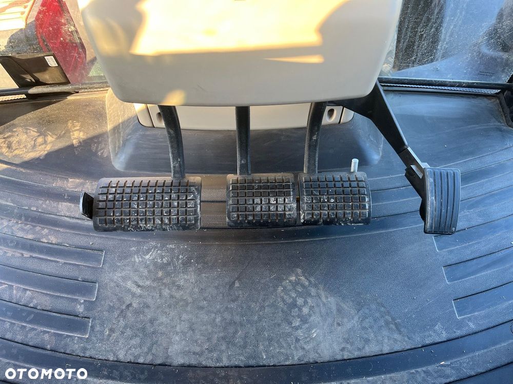 Massey Ferguson 8737 4X4 - 18