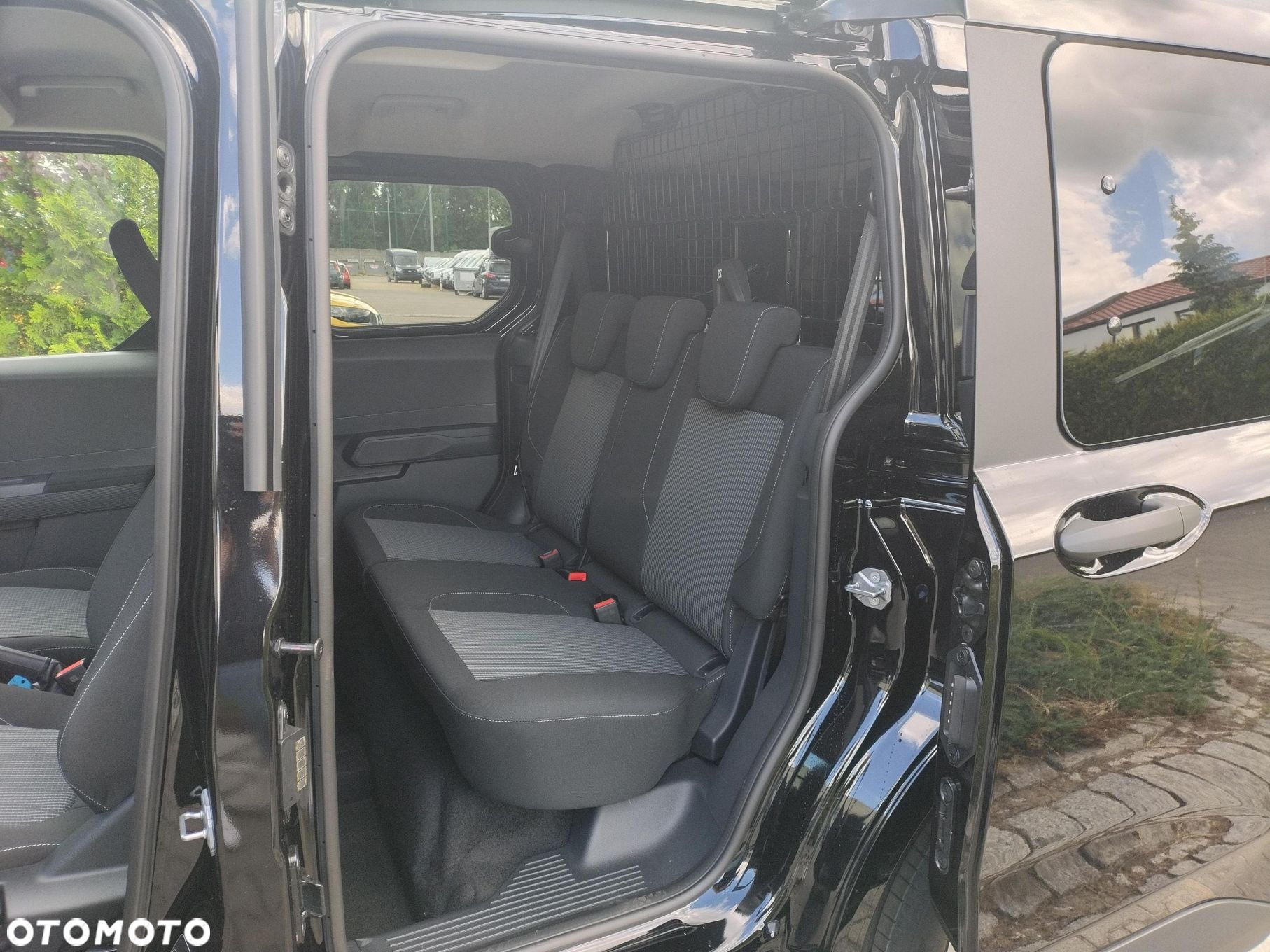 Ford transit-courier - 13
