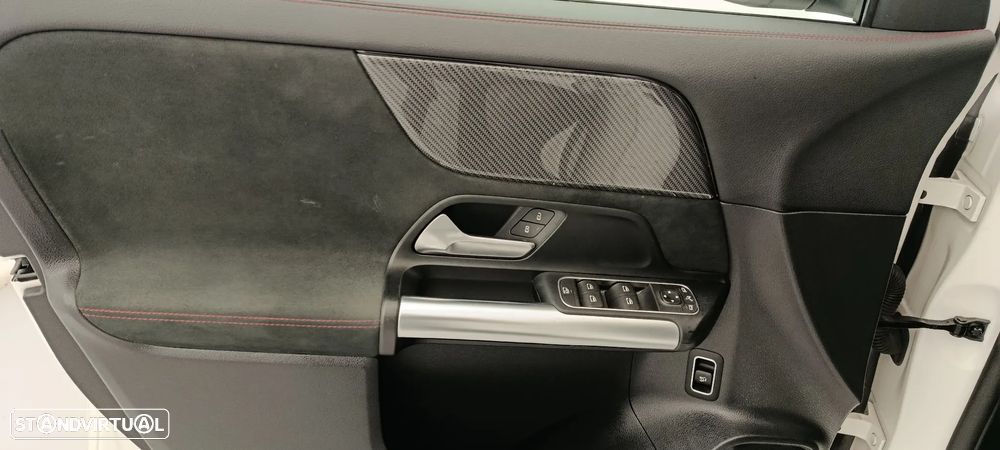 Mercedes-Benz GLA 180 d AMG Line - 27