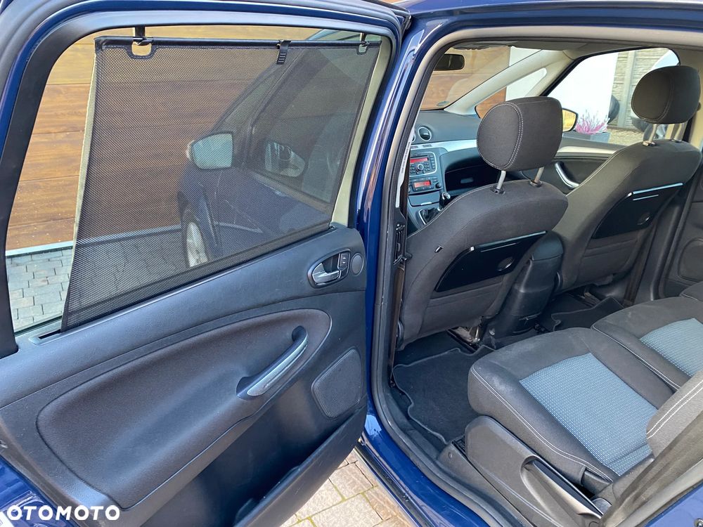 Ford S-Max - 13