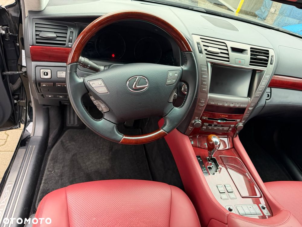 Lexus LS - 18