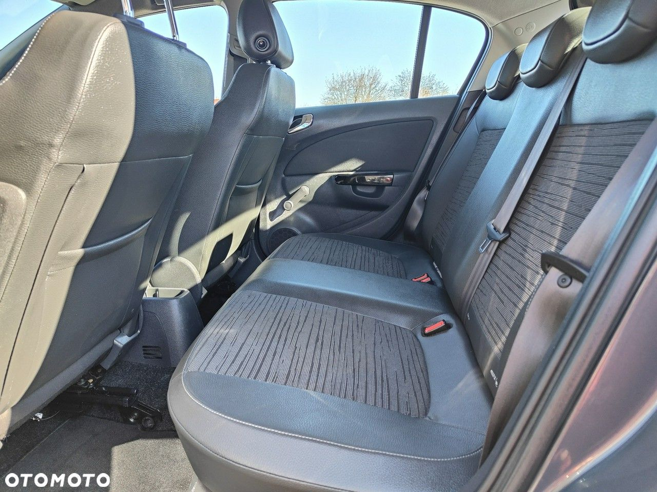 Opel Corsa 1.4 16V Energy - 26