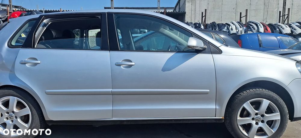 Volkswagen Polo 9N 05- Drzwi Przód Przednie Prawe Kod Lakieru LA7W