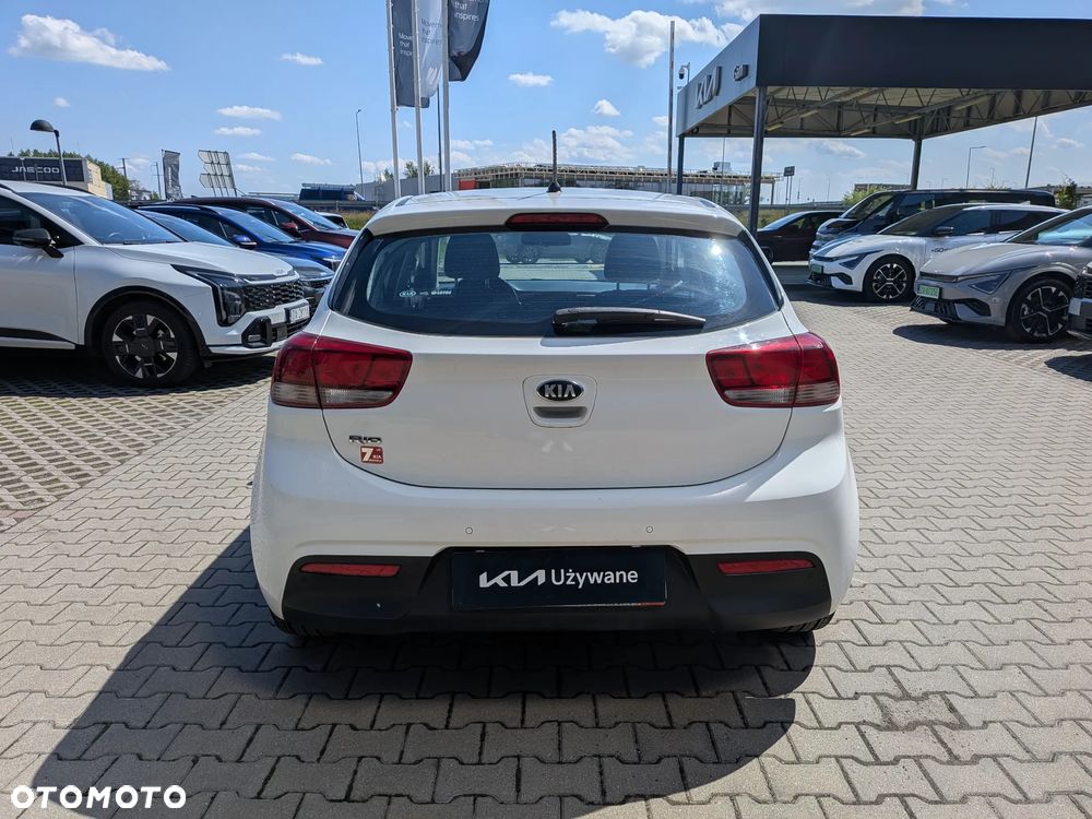 Kia Rio 1.4 L - 4