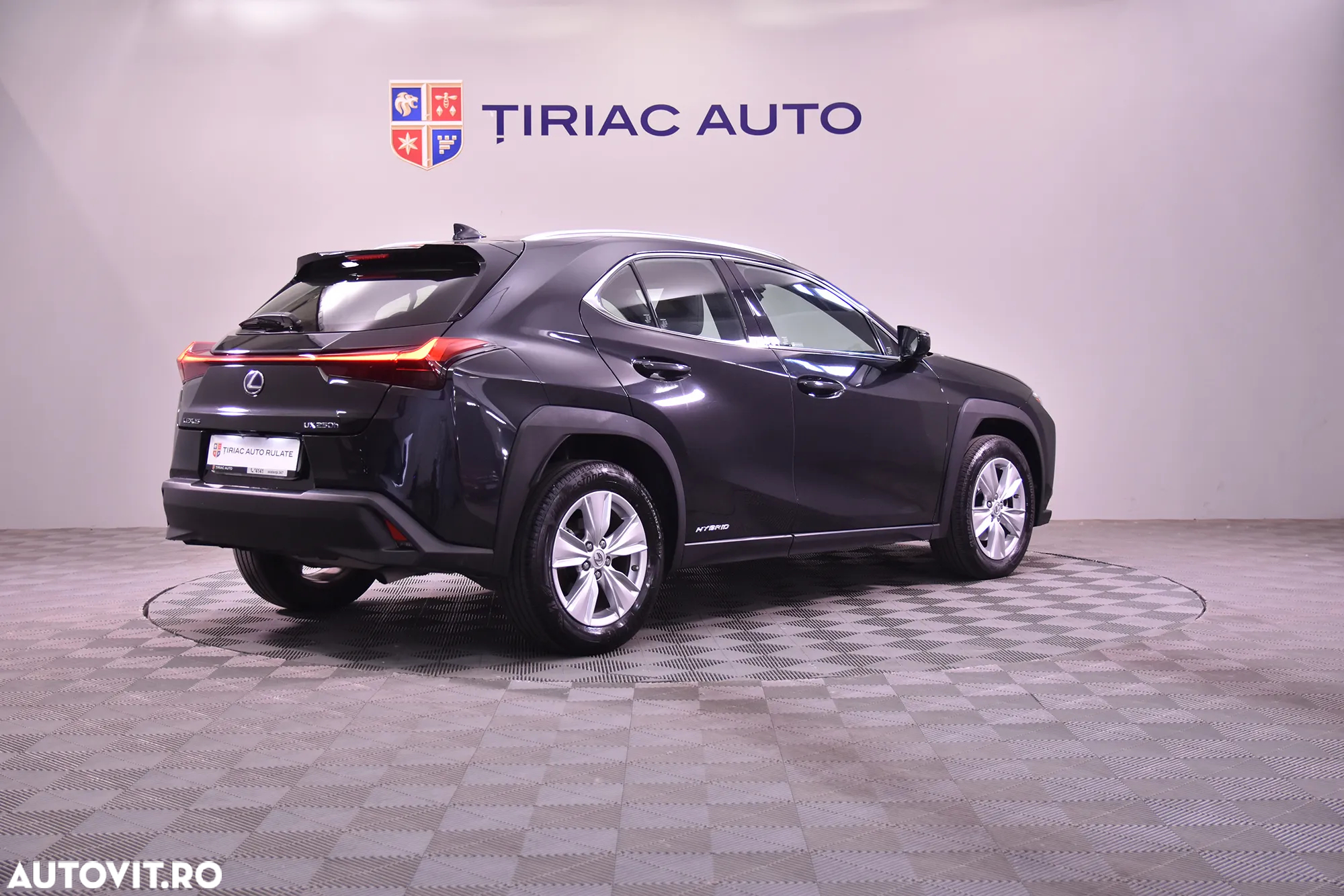 Lexus UX 250h - 5