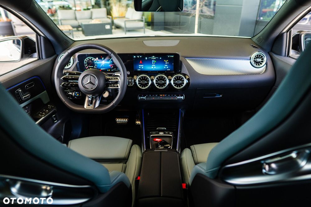 Mercedes-Benz GLA - 15