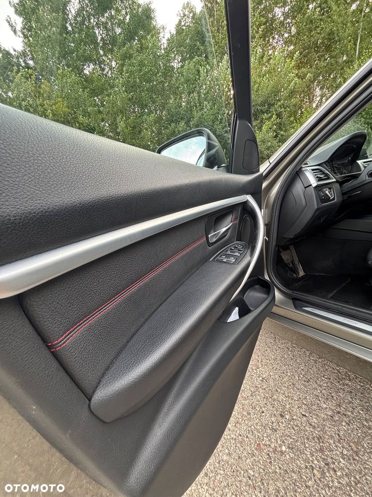 BMW Seria 3 320d Sport Line - 15