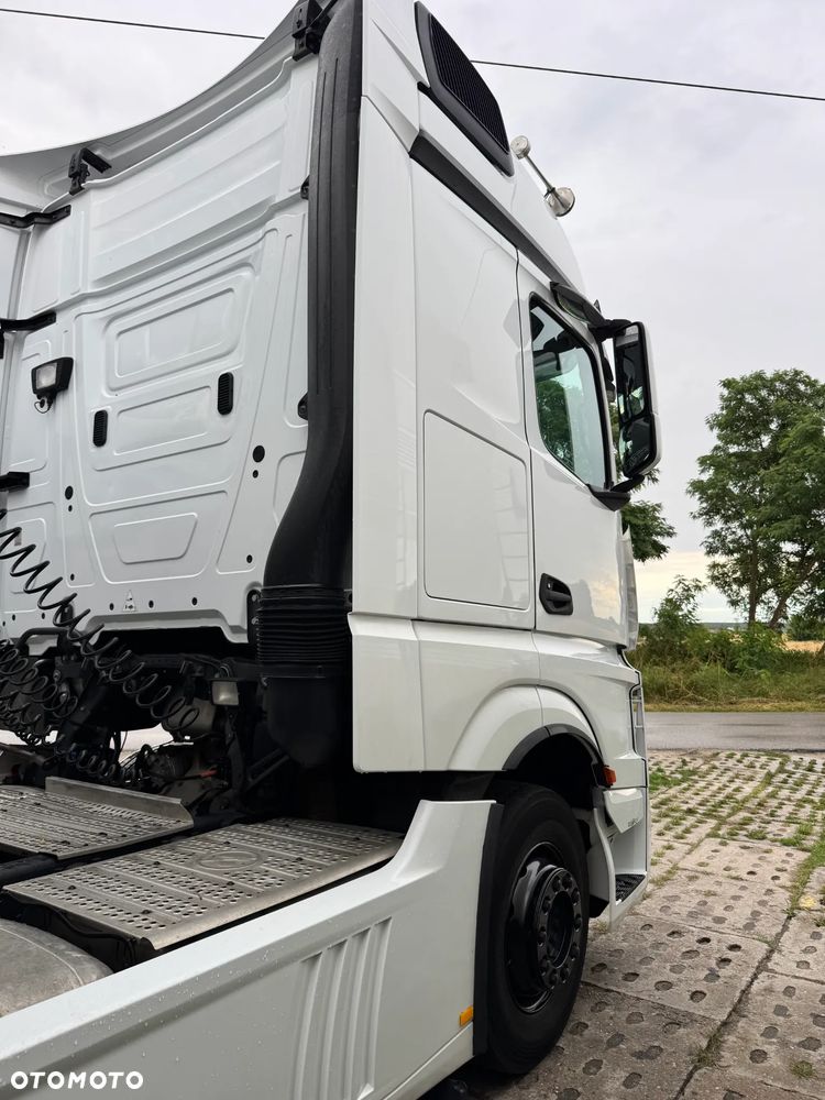 Mercedes-Benz Actros - 9