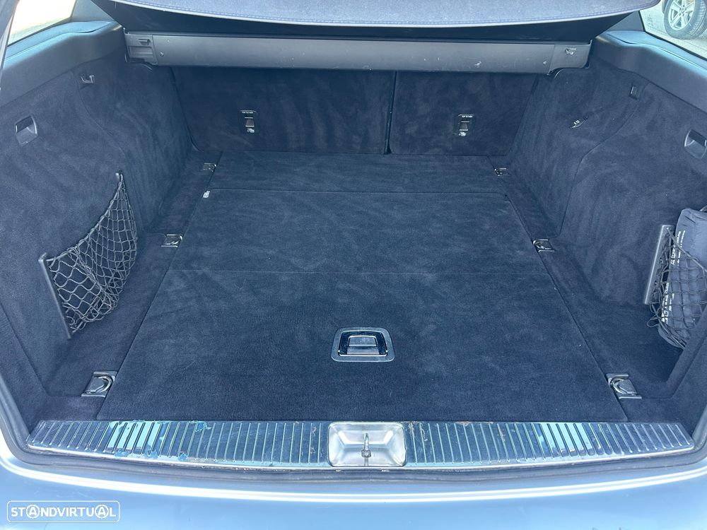 Mercedes-Benz E 250 CGI BlueEFFICIENCY 7G-TRONIC - 27